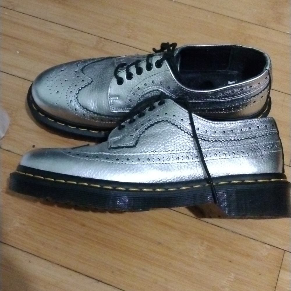 NWOB Metallic Silver Dr Martens Oxfords